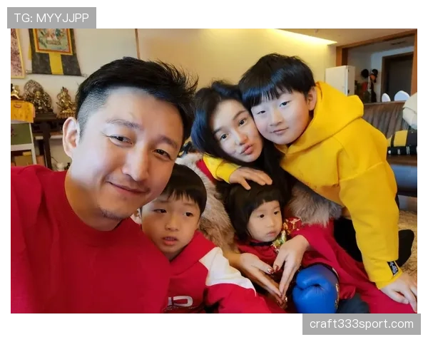 邹市明朋友圈那张家常照,买菜大妈看到都怀疑人生 邹市明朋友圈那张家常照,买菜大妈看到都怀疑人生